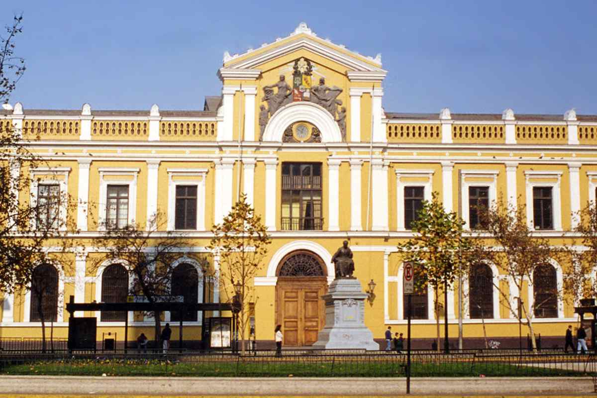 U. de Chile, la mejor universidad del paÃs según Ranking América EconomÃa 2021