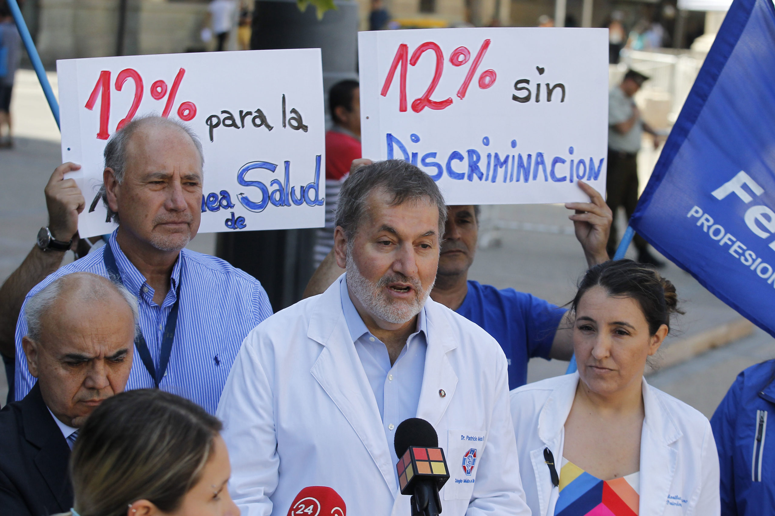 Gremios del sector público se manifestaron por no ser parte de reajuste del 12%
