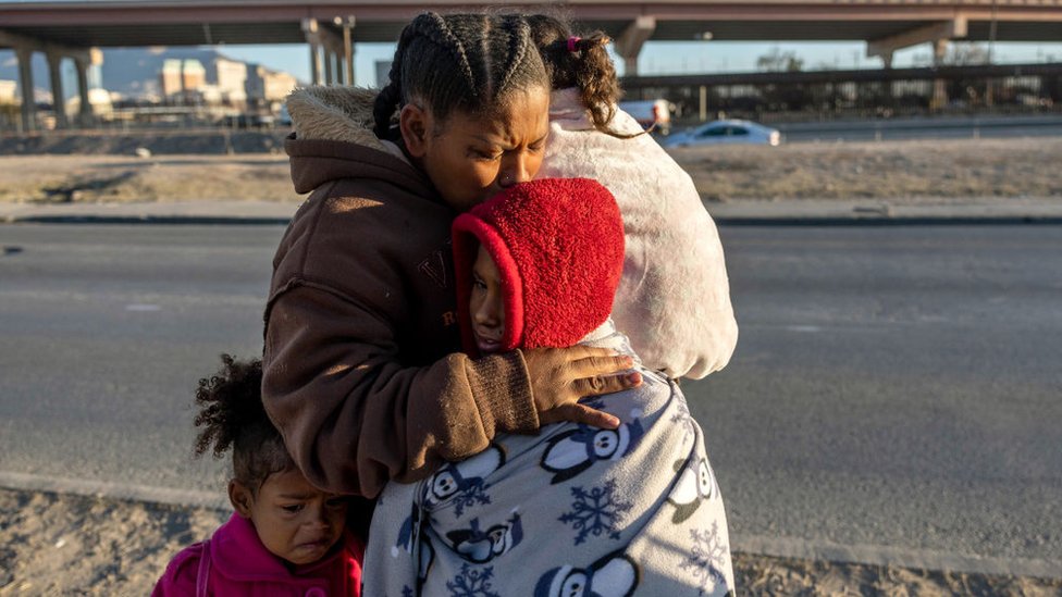 «La gente está desesperada»: la ciudad de la frontera de EE. UU. «desbordada» de migrantes