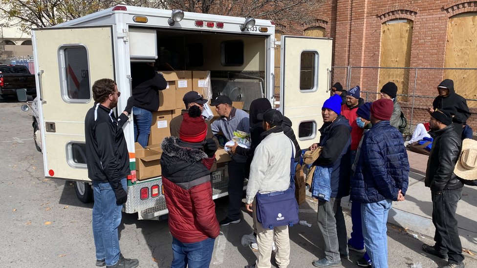Organizaciones como el banco de alimentos El Pasoans Fighting Hunger son los que el asisten a los migrantes en el día a día.