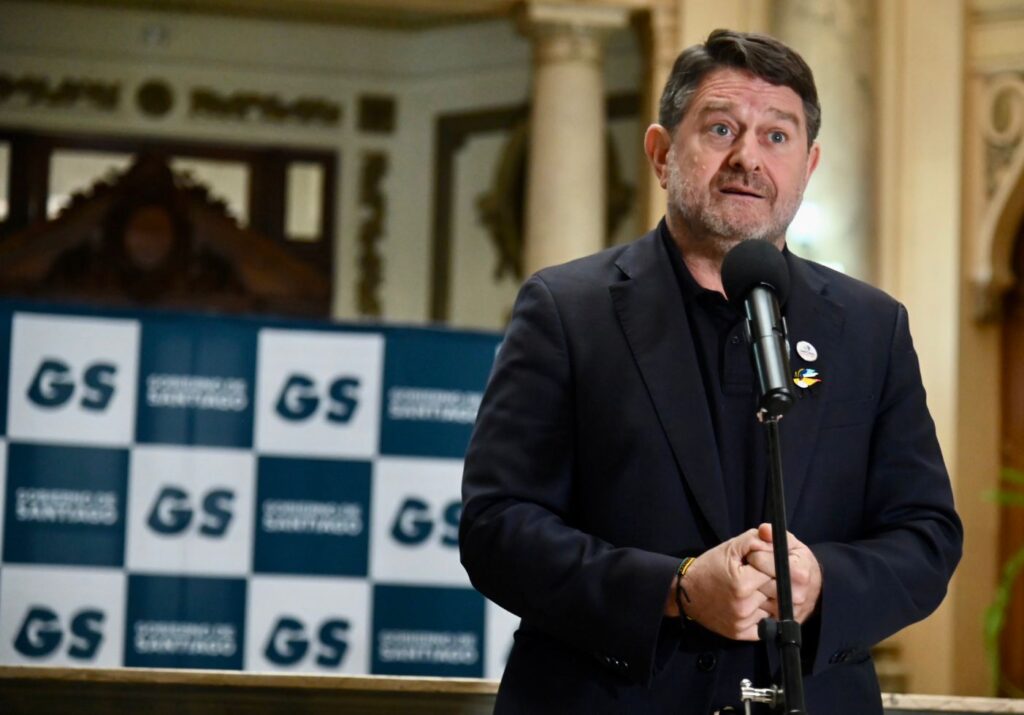 Gobernador Orrego anuncia que retomará la limpieza de los monumentos públicos para seguir recuperando la Alameda