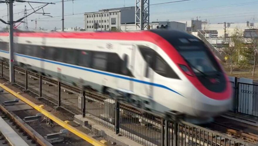 Santiago-Curicó en 2 horas: Comienza a operar el tren más rápido de Sudamérica