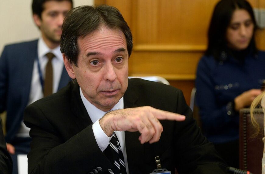 Exsubsecretario Christian Larraín: “El fin de las AFP no puede ser un fin en sí mismo”