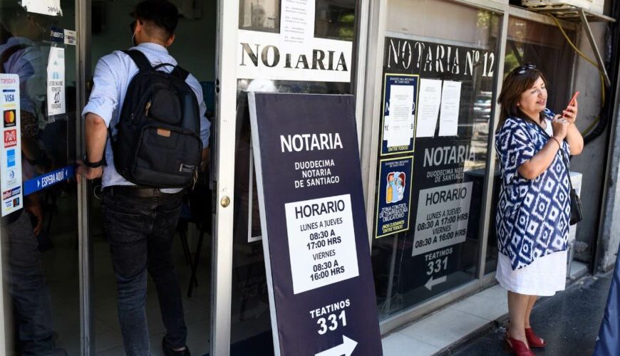 Nueva controversia sobre legislación de notarios