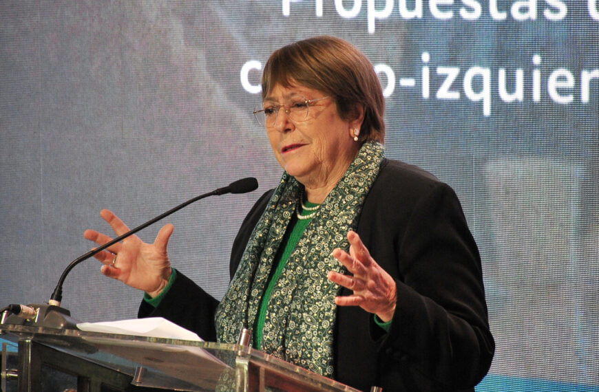 Sube intención de voto de Bachelet, según encuesta