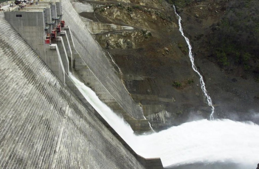 Ataque a la hidroeléctrica Rucalhue: daños significativos