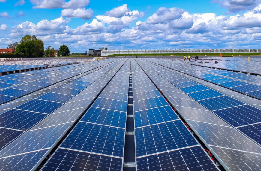 Placas solares: Riesgos y equipos de comunicación ocultos