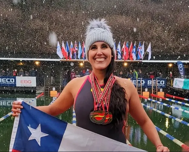 Bárbara Hernández: Récord Mundial en Aguas Gélidas