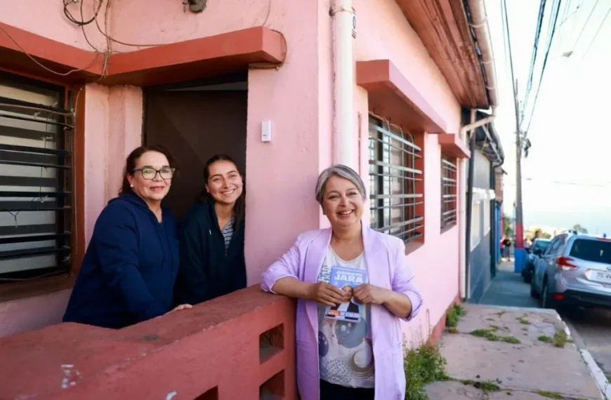 Jeannette Jara lidera jornada de trabajo en Valparaíso