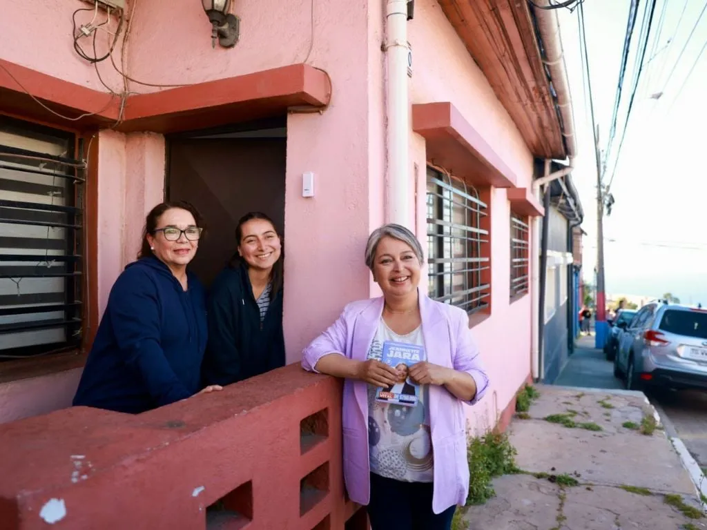Jeannette Jara lidera jornada de trabajo en Valparaíso