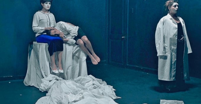 Rebeca y el mar: Un Viaje Emocional en el Teatro