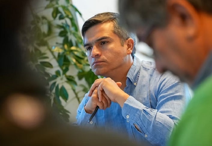 Gobernador Regional Aysén ignora decisiones judiciales