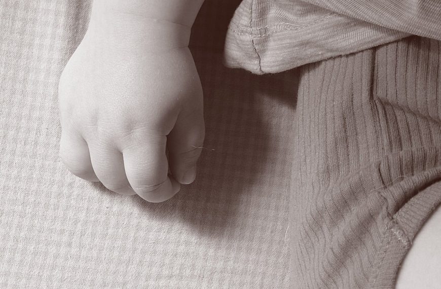 Adopciones irregulares en Chile: el oscuro testimonio de Orlando Martínez