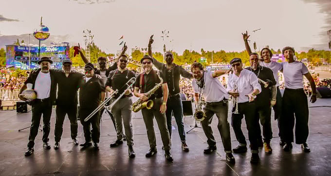 Santo Barrio: Un Concierto Inolvidable por Sus 30 Años de Música