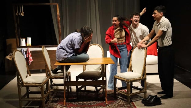 Ciclo de CompaƱĆas Jóvenes: Una Mirada Fresca al Teatro Chileno