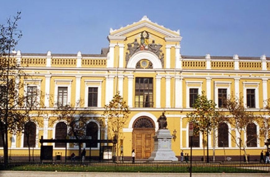 Embajador de EE.UU.: La controversia tras la visita a la U. de Chile