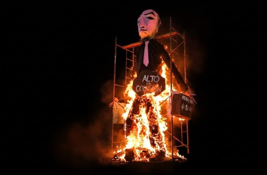 Quema de Judas: La Tradición que Captura el Descontento en Chile