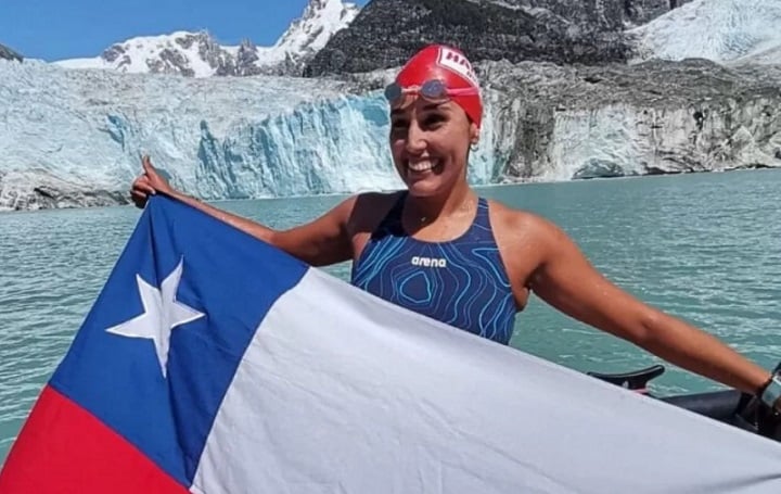 Sirena de Hielo: La Chilena que Hace Historia en Natación Internacional