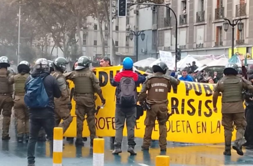 Represión policial en marchas: La brutalidad contra estudiantes en Chile