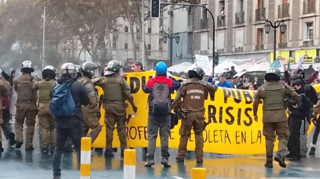 Represión policial en marchas: La brutalidad contra estudiantes en Chile