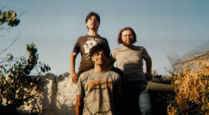 Álbum Debut La Muerte del Roto Quezada: Un Funeral Musical Inolvidable