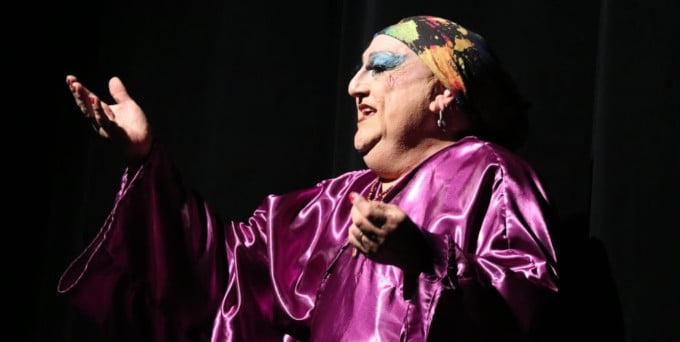 Luwy La Pincoya: Un Viaje Teatral que Rompe Barreras en Castro